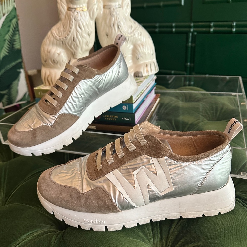 Wonder Sneaker